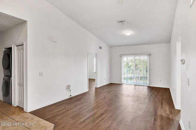 Foto del edificio - 4911 Key Lime Dr