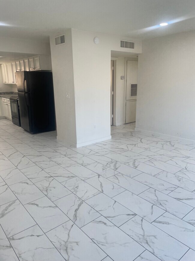 Foto del edificio - 8119 N 33rd Dr
