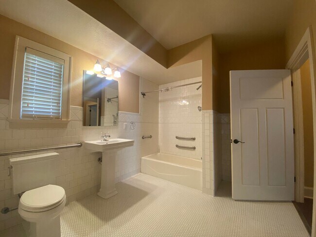 Foto del edificio - Modernized Two Bedroom One Bath - Texarkan...