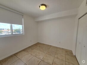 Building Photo - 435 SW 12th Ave