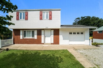Building Photo - 211 Andora Dr