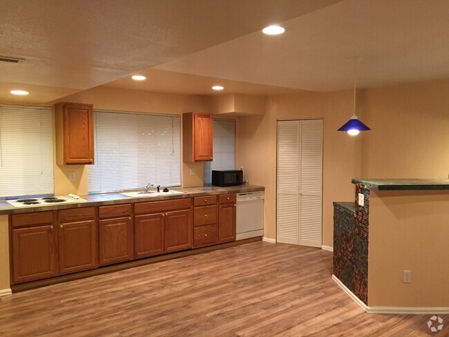 Building Photo - 17863 E Maplewood Cir