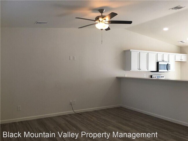 Building Photo - 3 br, 2 bath House - 5085 S. Jacaranda Pl.