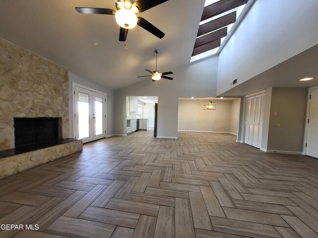 Building Photo - 408 Hollydale Dr