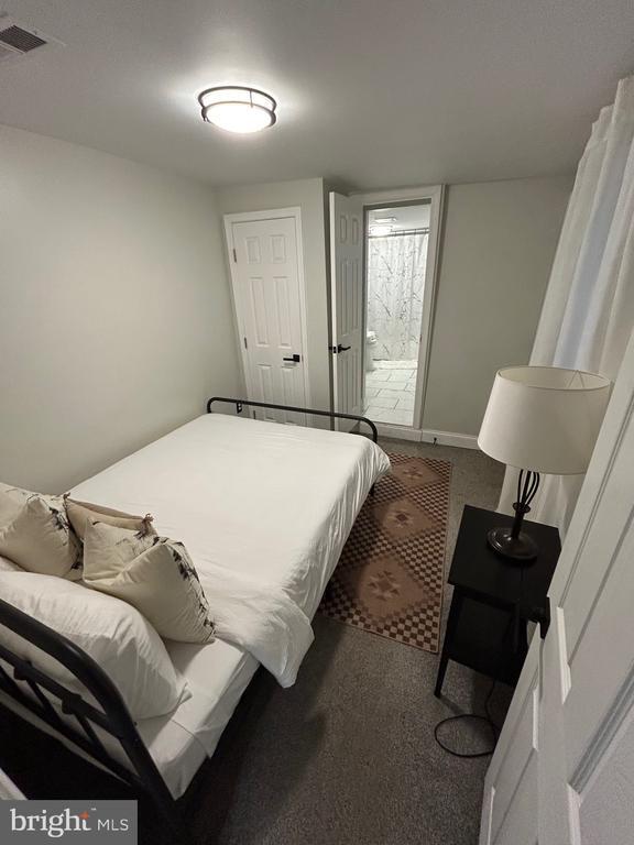 Building Photo - 616 S Rose St