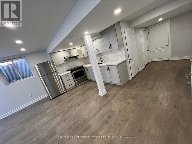 Photo du bâtiment - 15231 Danby Rd