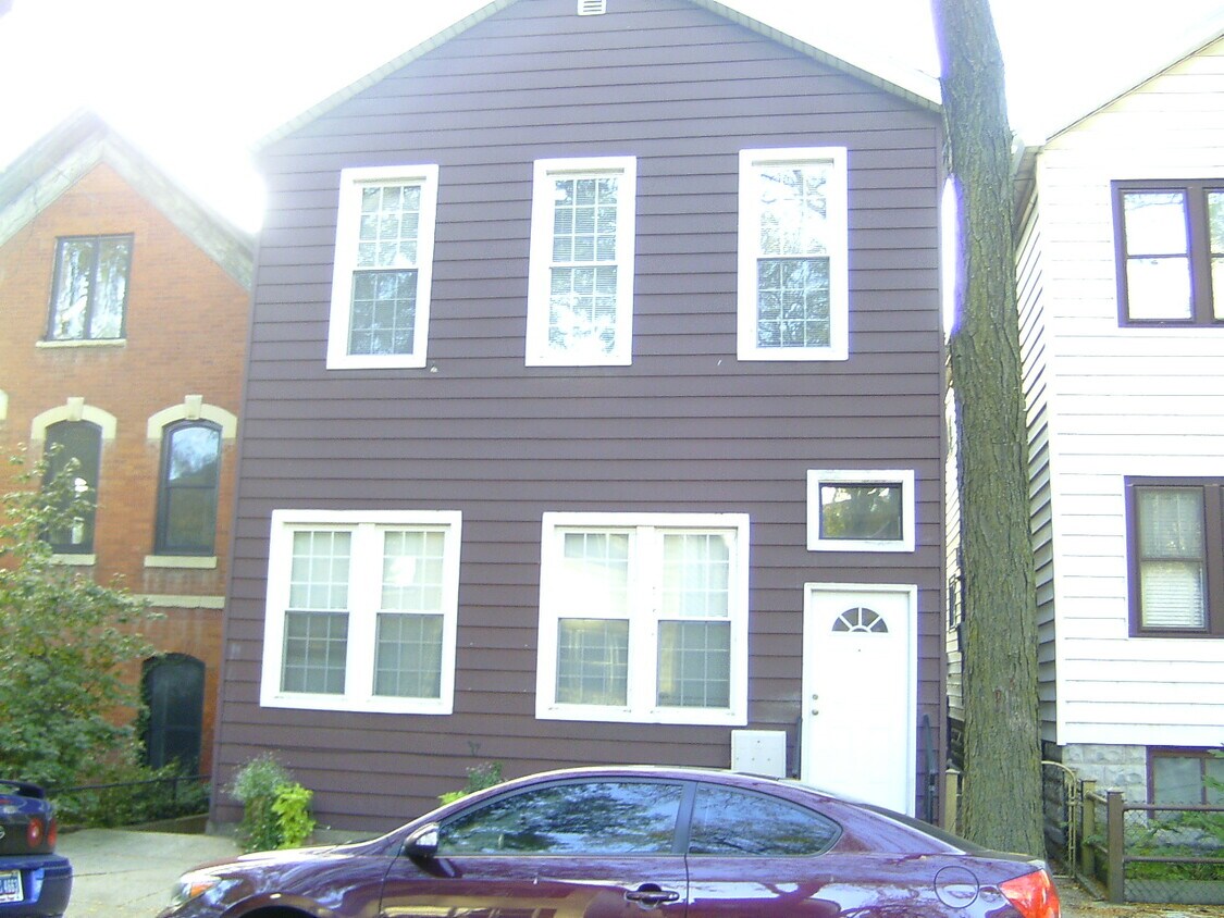 Primary Photo - 908 S Carpenter St
