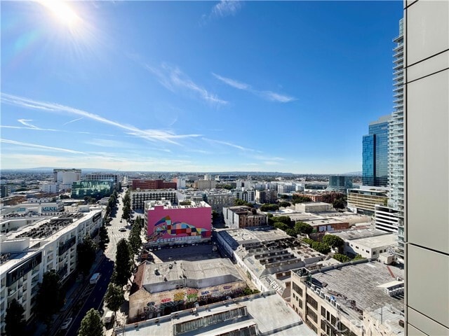 Foto del edificio - 1155 S Grand Ave