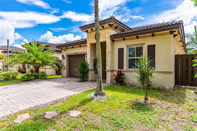 Foto del edificio - 2340 NE 3rd Ct