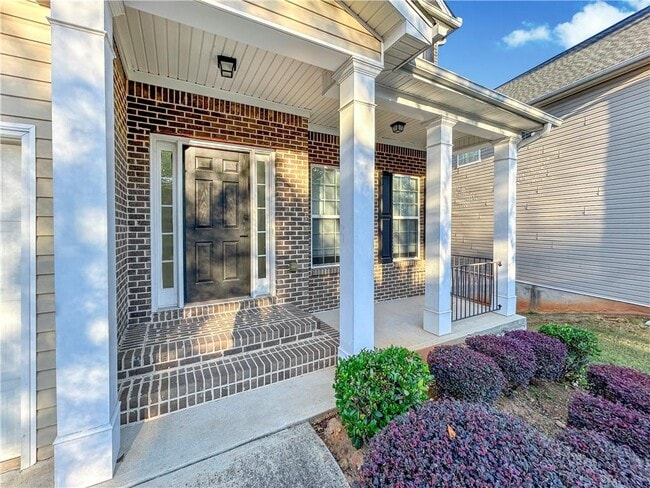 Building Photo - 2027 Oakbluff Way SW