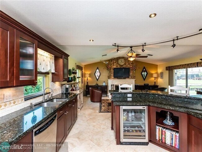 Foto del edificio - 4 br, 2.5 bath House - 1046 NW 108th Lane ...