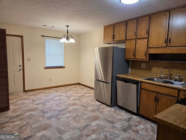 Foto del edificio - 8457 Pineland Dr