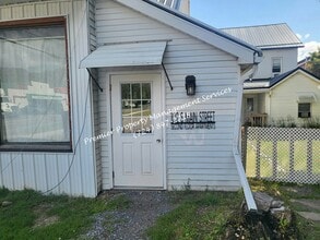 Building Photo - 102 S Main St
