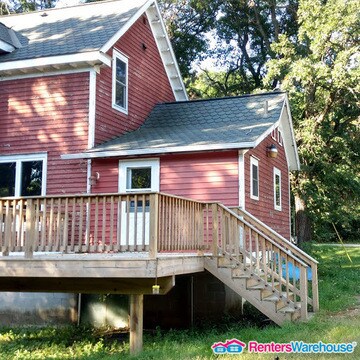 Building Photo - Absolute Country Living in the Woods