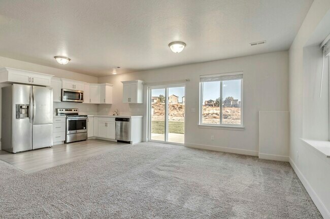 Foto del edificio - 4763 Silver Ridge Rd