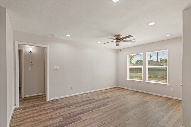 Foto del edificio - 5405 Chennault Rd