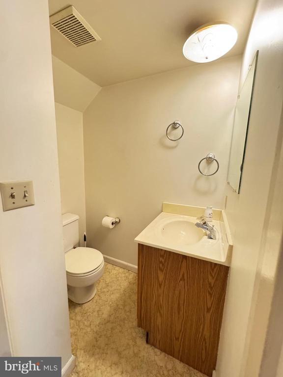 Building Photo - 16136 Clarence Ct