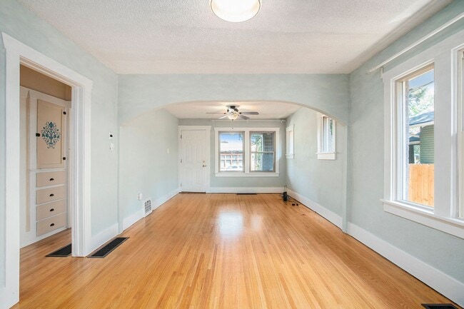 Foto del edificio - Charming 4Bed/2Bath Bungalow in Highlands