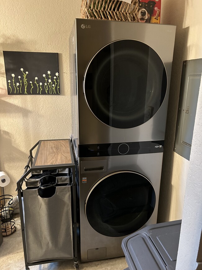 Foto del edificio - 1017 Oakes Ave