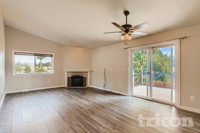 Foto del edificio - 18717 83 Ave Ct E