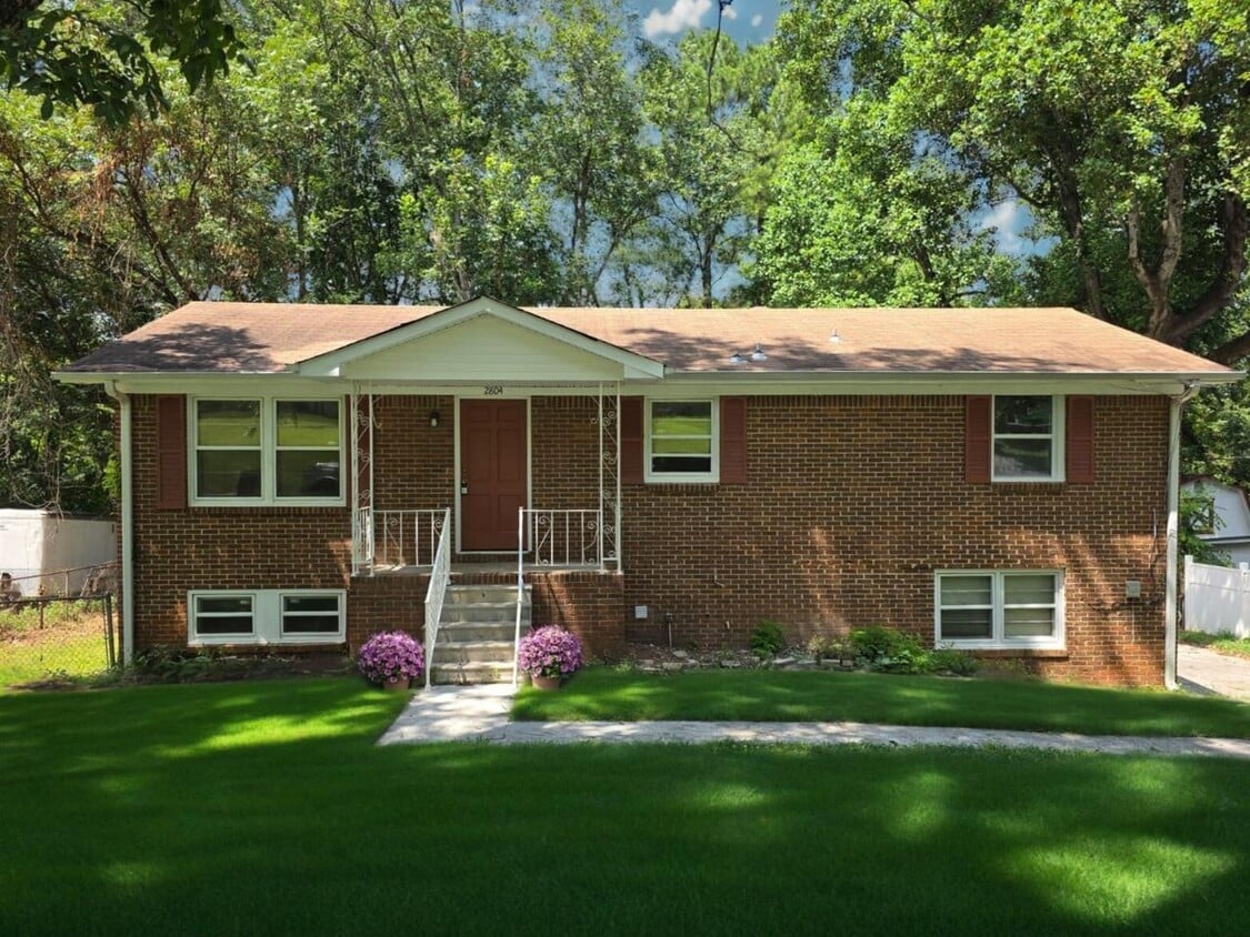 Primary Photo - 2804 Brett Rd NW