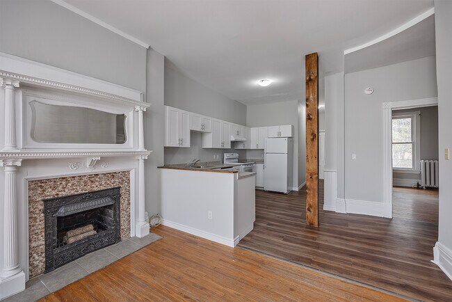 Building Photo - 156 Johnson St