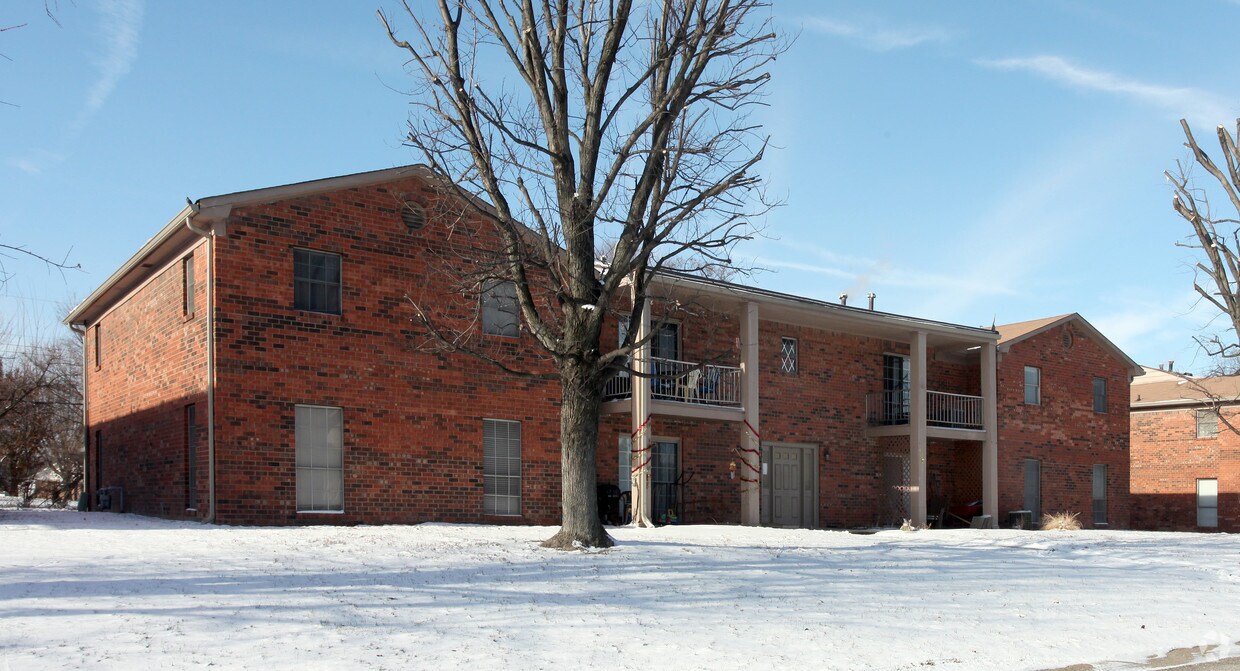 Primary Photo - Breeza 32 Apartments
