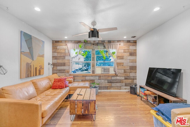 Foto del edificio - 5823 Bowcroft St