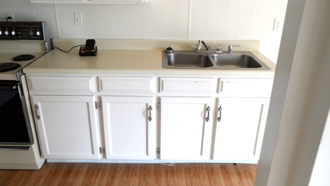 Building Photo - (1614 8th Ave)