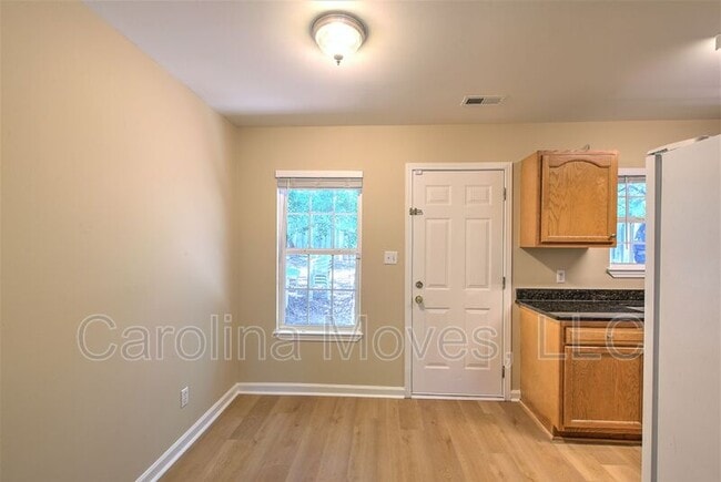 Building Photo - 331 Zach Dr