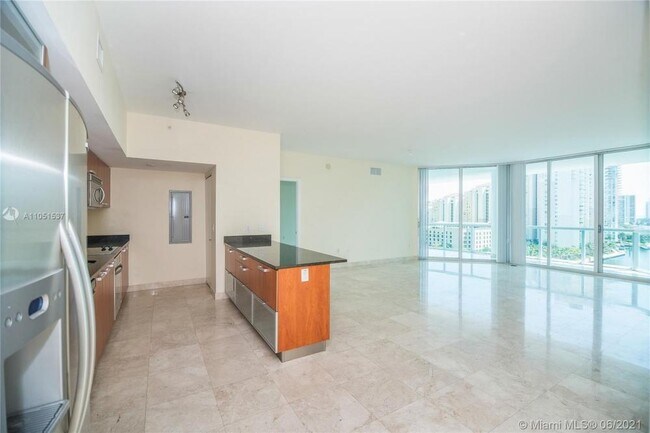 Building Photo - 2 bedroom in Aventura FL 33180