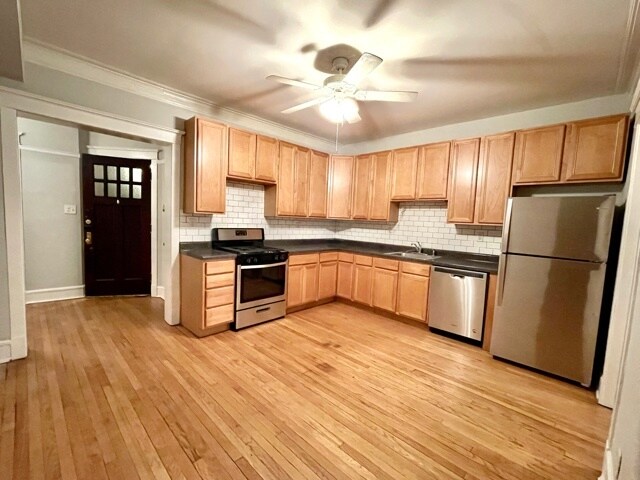 Foto del edificio - 908 W Waveland Ave