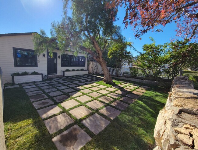 Building Photo - 1030 Avenue A