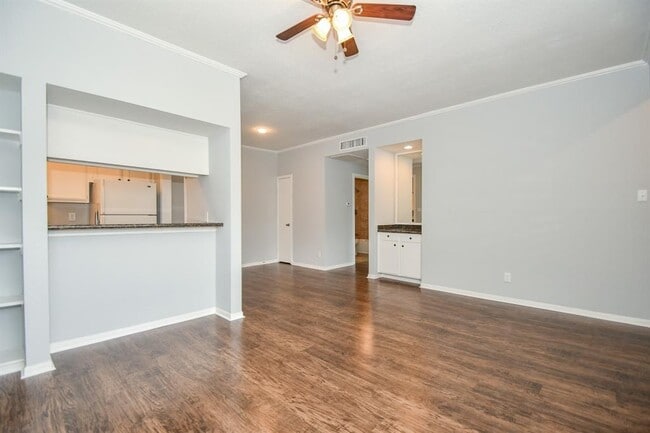 Building Photo - 728 Bering Dr