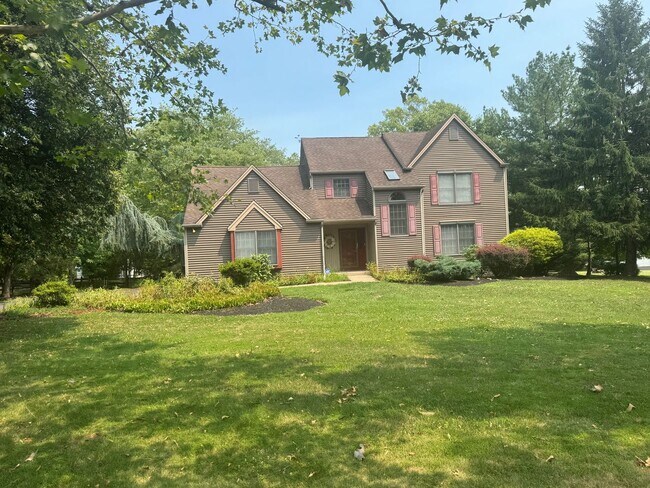 Building Photo - 102 Ravenwood Pl