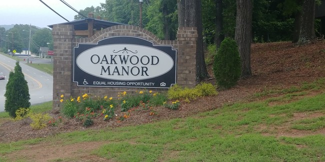 Building Photo - Oakwood Manor Apartments