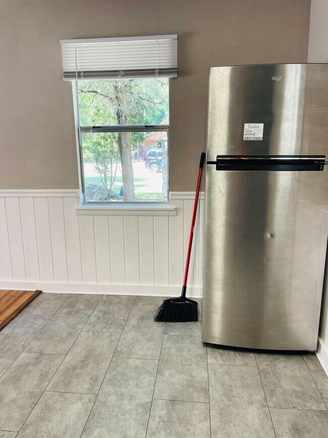 Foto del edificio - Spooktacular October Deal! Cozy 2BR/1BA fo...