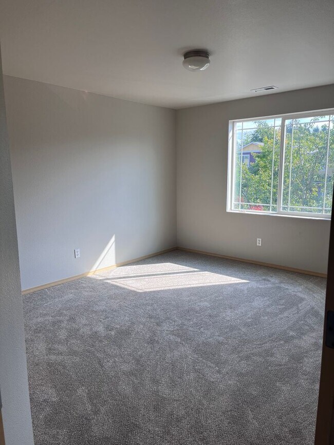 Foto del edificio - Beautiful 3 Bedroom home in Puyallup