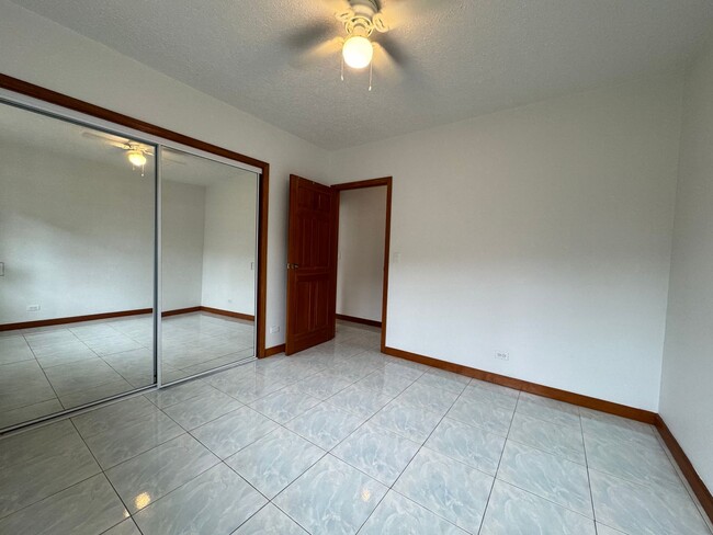 Foto del edificio - Salt Lake Area 2 bed 1 bath 1 parking Resi...