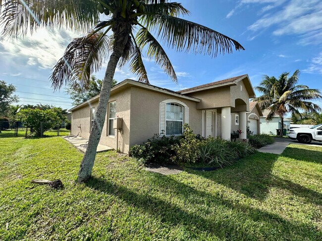 Foto del edificio - 1552 SW Apricot Rd