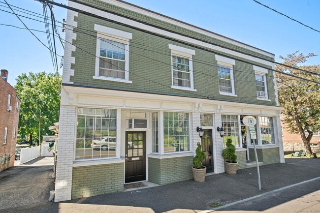Building Photo - 60 Pemberwick Rd