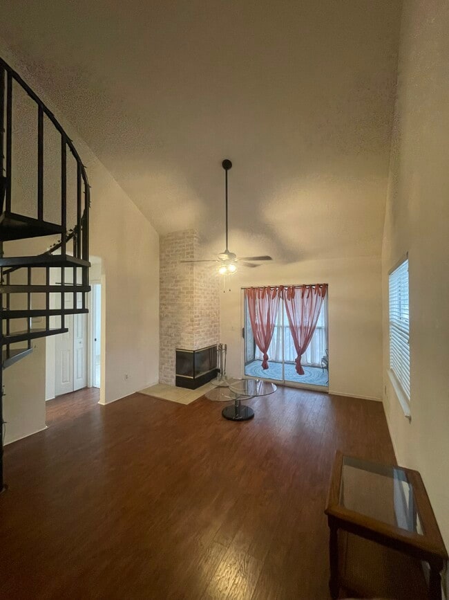 Building Photo - 13 Arbor Club Dr