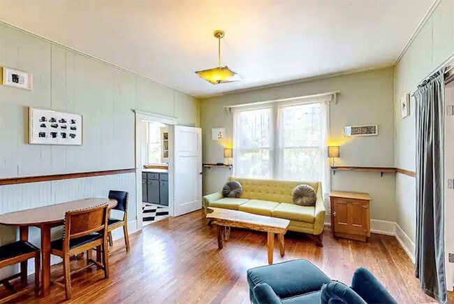 Building Photo - 821 S Main St