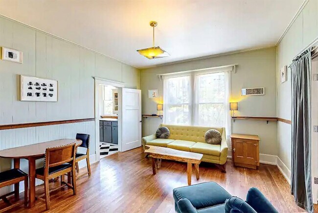 Foto del edificio - 821 S Main St