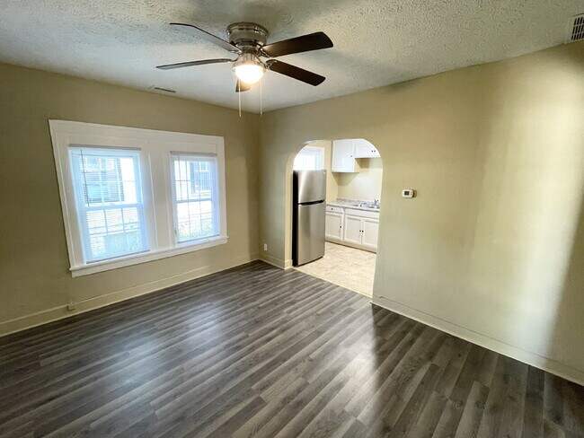Building Photo - 2 Bedroom with open-concept living areas