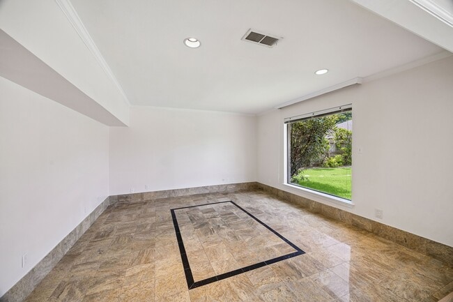 Building Photo - 10314 Olympia Dr