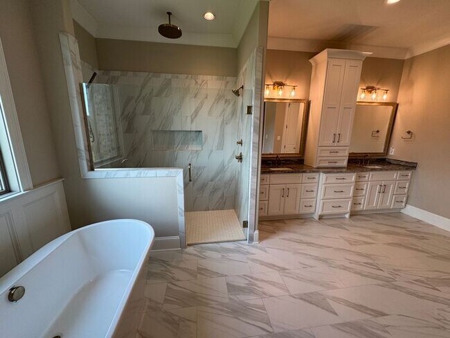 Foto del edificio - Rare rental opportunity in gated McMullen Cove community