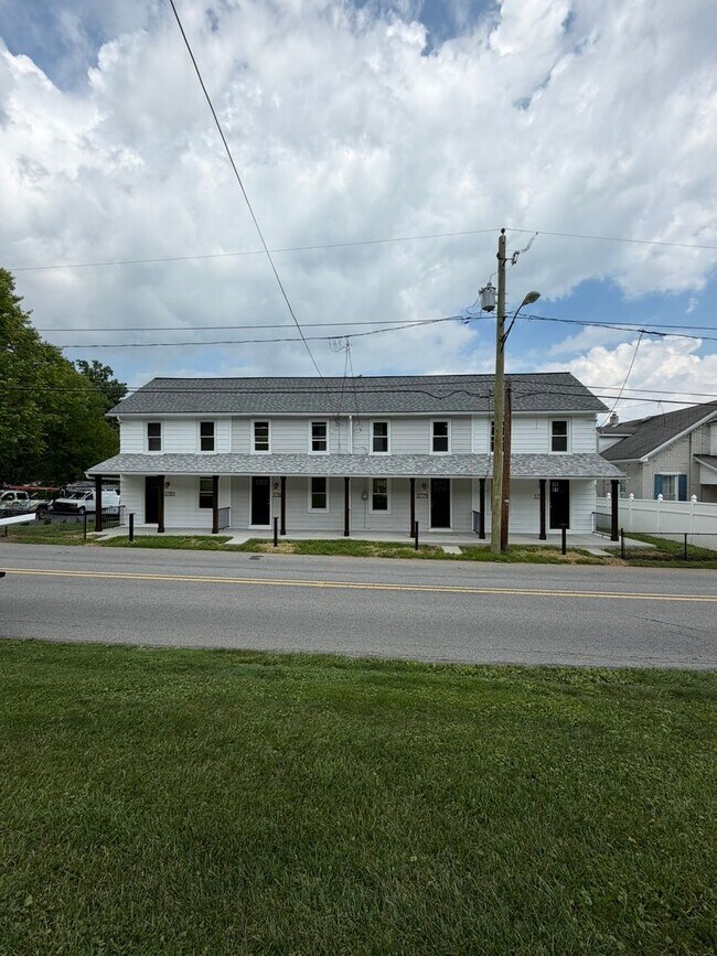 Building Photo - 3777-3783-3783 Huckleberry Rd