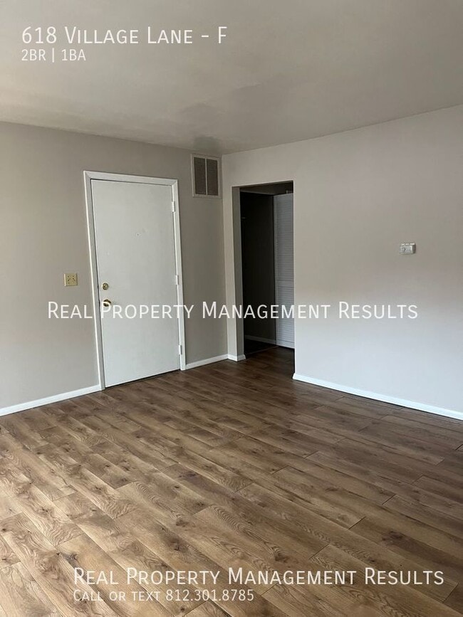 Building Photo - 618 Village Ln