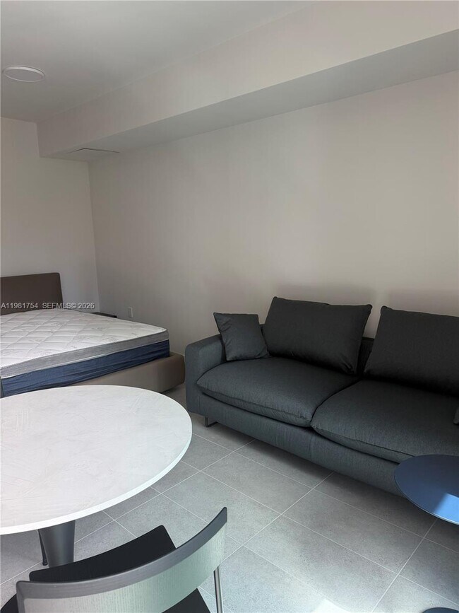 Foto del edificio - 121 NE 5th St